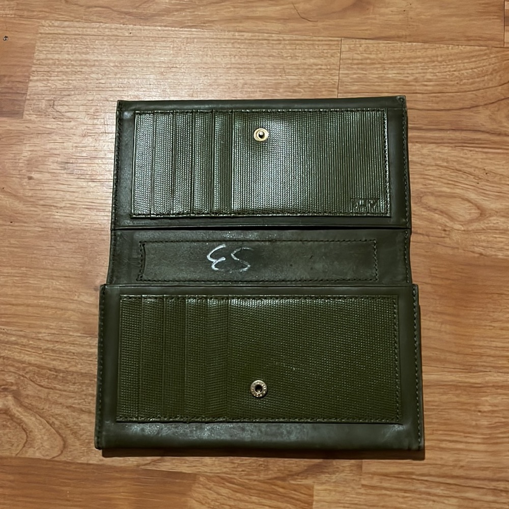Green Tumi wallet - Picture 3 of 4
